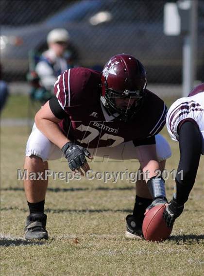 Thumbnail 1 in Benton vs. Red Bud (IHSA Class 3A First Round Playoff) photogallery.
