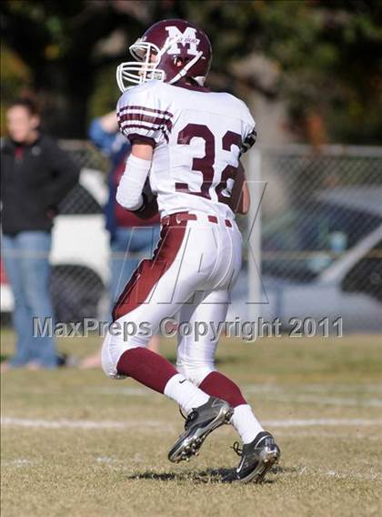 Thumbnail 3 in Benton vs. Red Bud (IHSA Class 3A First Round Playoff) photogallery.