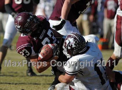 Thumbnail 2 in Benton vs. Red Bud (IHSA Class 3A First Round Playoff) photogallery.