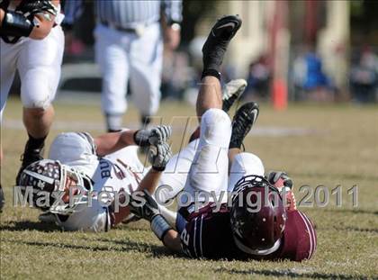 Thumbnail 2 in Benton vs. Red Bud (IHSA Class 3A First Round Playoff) photogallery.