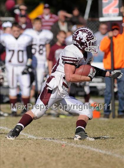 Thumbnail 3 in Benton vs. Red Bud (IHSA Class 3A First Round Playoff) photogallery.