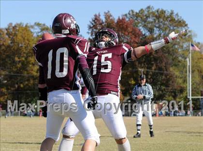 Thumbnail 3 in Benton vs. Red Bud (IHSA Class 3A First Round Playoff) photogallery.