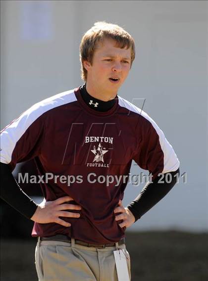 Thumbnail 3 in Benton vs. Red Bud (IHSA Class 3A First Round Playoff) photogallery.