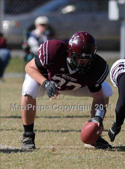 Thumbnail 2 in Benton vs. Red Bud (IHSA Class 3A First Round Playoff) photogallery.