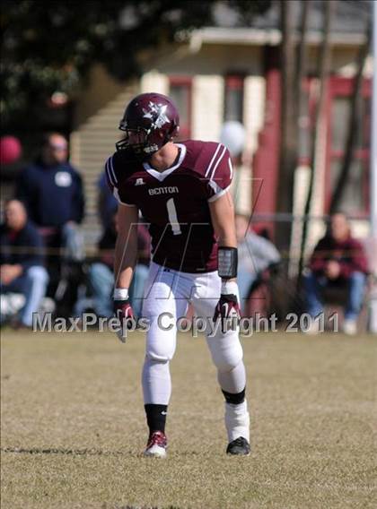 Thumbnail 1 in Benton vs. Red Bud (IHSA Class 3A First Round Playoff) photogallery.