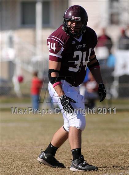 Thumbnail 3 in Benton vs. Red Bud (IHSA Class 3A First Round Playoff) photogallery.