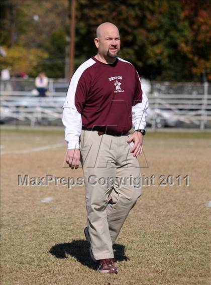 Thumbnail 1 in Benton vs. Red Bud (IHSA Class 3A First Round Playoff) photogallery.