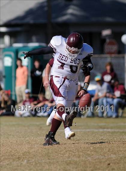 Thumbnail 1 in Benton vs. Red Bud (IHSA Class 3A First Round Playoff) photogallery.