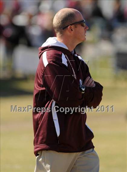 Thumbnail 2 in Benton vs. Red Bud (IHSA Class 3A First Round Playoff) photogallery.