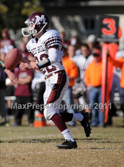 Thumbnail 3 in Benton vs. Red Bud (IHSA Class 3A First Round Playoff) photogallery.