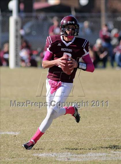 Thumbnail 3 in Benton vs. Red Bud (IHSA Class 3A First Round Playoff) photogallery.