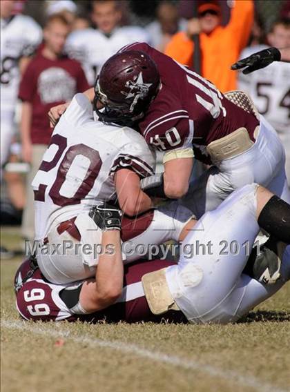 Thumbnail 3 in Benton vs. Red Bud (IHSA Class 3A First Round Playoff) photogallery.