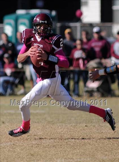 Thumbnail 2 in Benton vs. Red Bud (IHSA Class 3A First Round Playoff) photogallery.