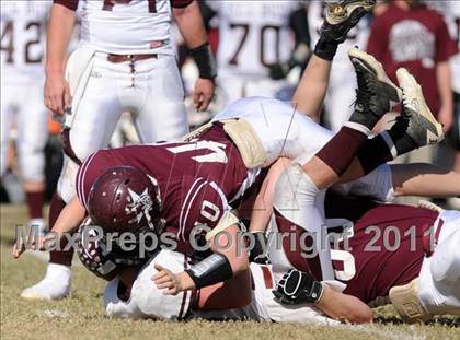 Thumbnail 1 in Benton vs. Red Bud (IHSA Class 3A First Round Playoff) photogallery.