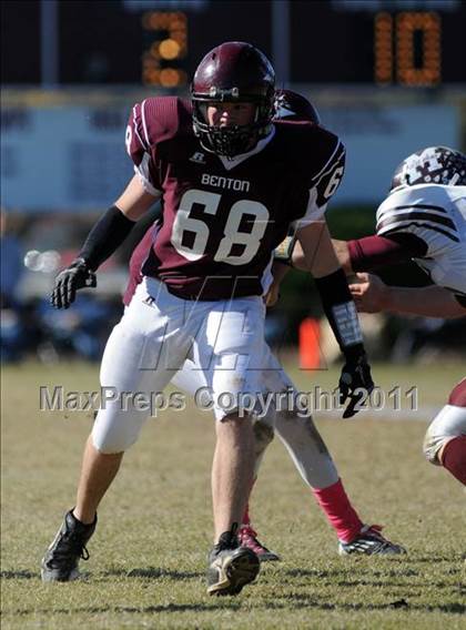 Thumbnail 3 in Benton vs. Red Bud (IHSA Class 3A First Round Playoff) photogallery.