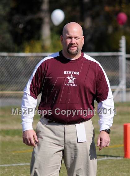 Thumbnail 3 in Benton vs. Red Bud (IHSA Class 3A First Round Playoff) photogallery.