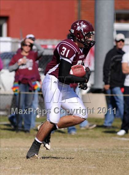 Thumbnail 1 in Benton vs. Red Bud (IHSA Class 3A First Round Playoff) photogallery.