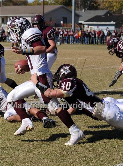 Thumbnail 1 in Benton vs. Red Bud (IHSA Class 3A First Round Playoff) photogallery.