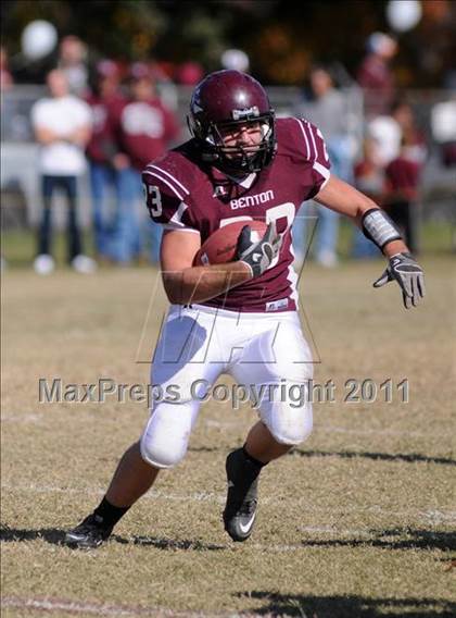 Thumbnail 3 in Benton vs. Red Bud (IHSA Class 3A First Round Playoff) photogallery.