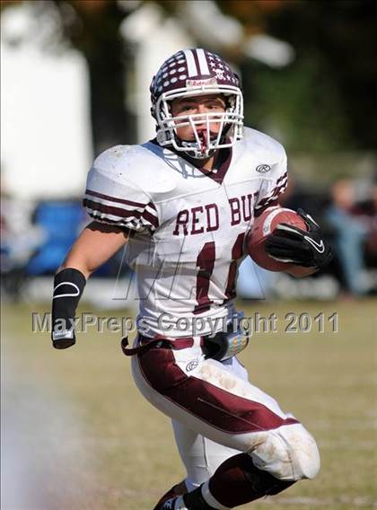 Thumbnail 2 in Benton vs. Red Bud (IHSA Class 3A First Round Playoff) photogallery.