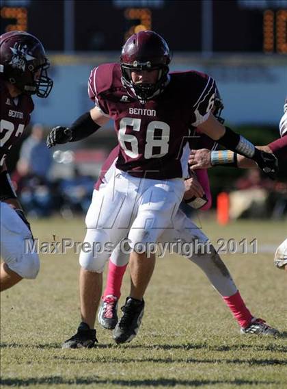 Thumbnail 2 in Benton vs. Red Bud (IHSA Class 3A First Round Playoff) photogallery.