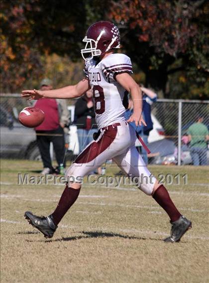 Thumbnail 3 in Benton vs. Red Bud (IHSA Class 3A First Round Playoff) photogallery.