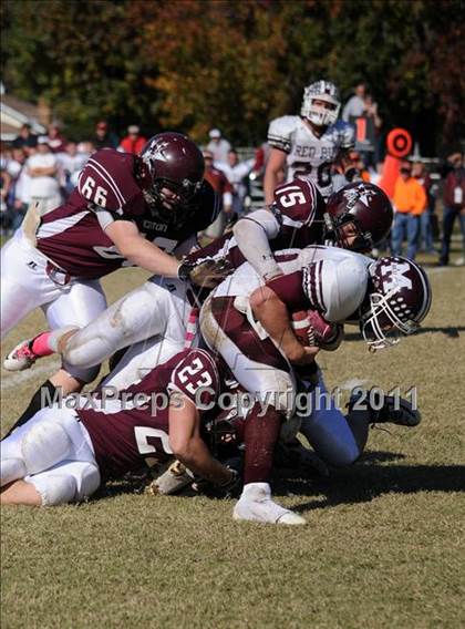 Thumbnail 1 in Benton vs. Red Bud (IHSA Class 3A First Round Playoff) photogallery.