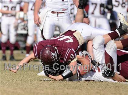 Thumbnail 2 in Benton vs. Red Bud (IHSA Class 3A First Round Playoff) photogallery.