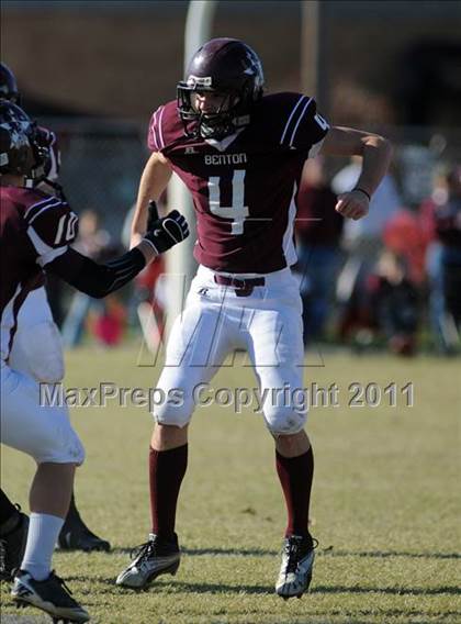Thumbnail 2 in Benton vs. Red Bud (IHSA Class 3A First Round Playoff) photogallery.