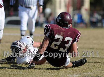 Thumbnail 1 in Benton vs. Red Bud (IHSA Class 3A First Round Playoff) photogallery.
