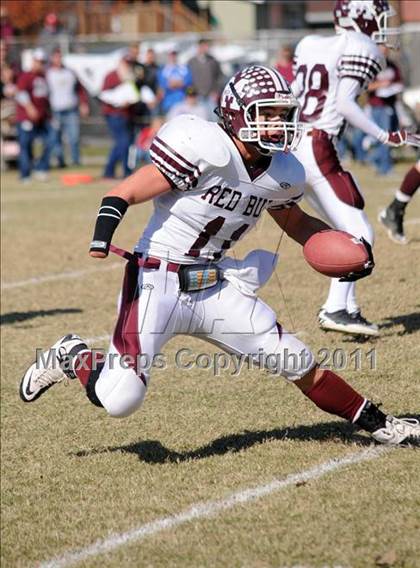 Thumbnail 3 in Benton vs. Red Bud (IHSA Class 3A First Round Playoff) photogallery.