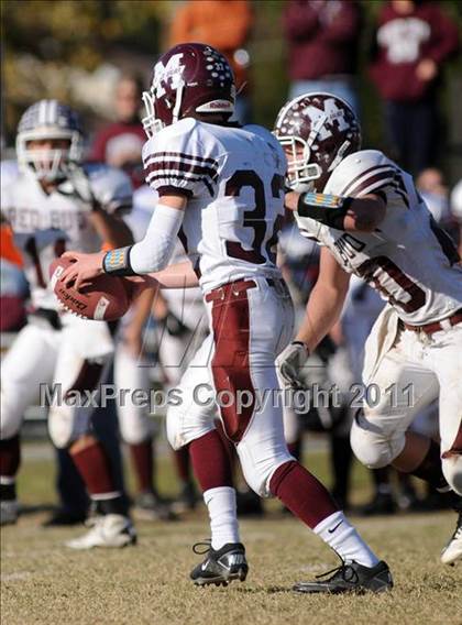 Thumbnail 3 in Benton vs. Red Bud (IHSA Class 3A First Round Playoff) photogallery.