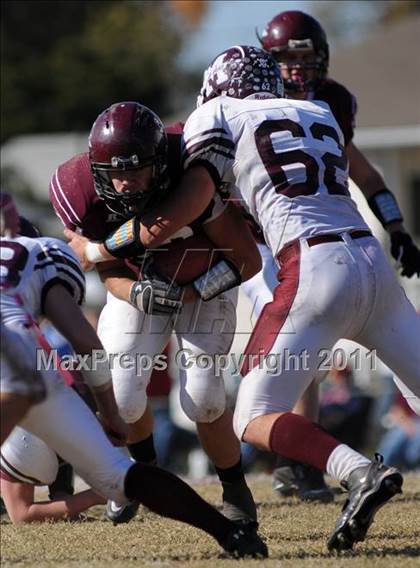 Thumbnail 1 in Benton vs. Red Bud (IHSA Class 3A First Round Playoff) photogallery.