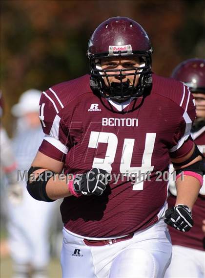 Thumbnail 1 in Benton vs. Red Bud (IHSA Class 3A First Round Playoff) photogallery.