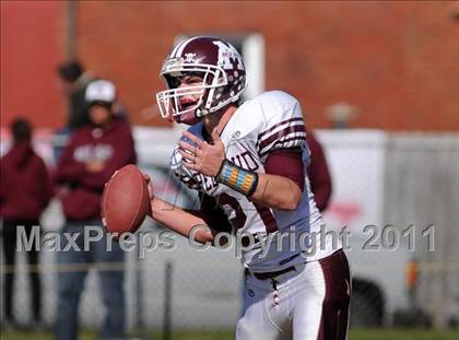 Thumbnail 2 in Benton vs. Red Bud (IHSA Class 3A First Round Playoff) photogallery.