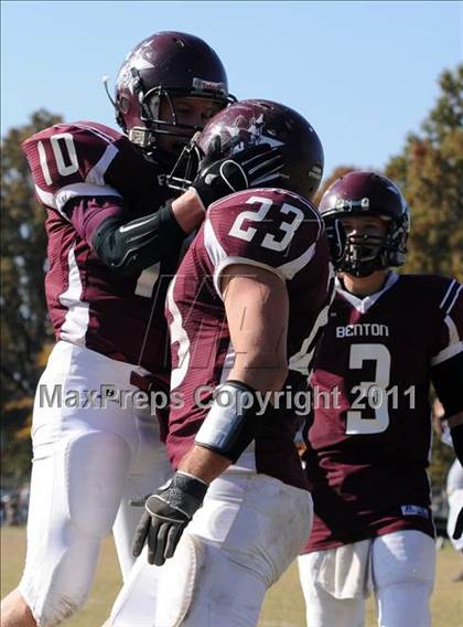 Thumbnail 3 in Benton vs. Red Bud (IHSA Class 3A First Round Playoff) photogallery.