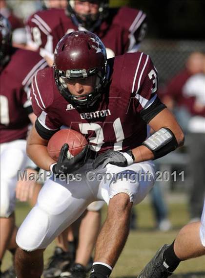 Thumbnail 1 in Benton vs. Red Bud (IHSA Class 3A First Round Playoff) photogallery.