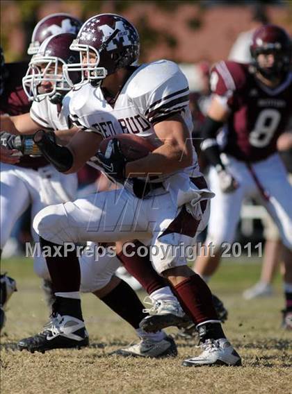 Thumbnail 2 in Benton vs. Red Bud (IHSA Class 3A First Round Playoff) photogallery.