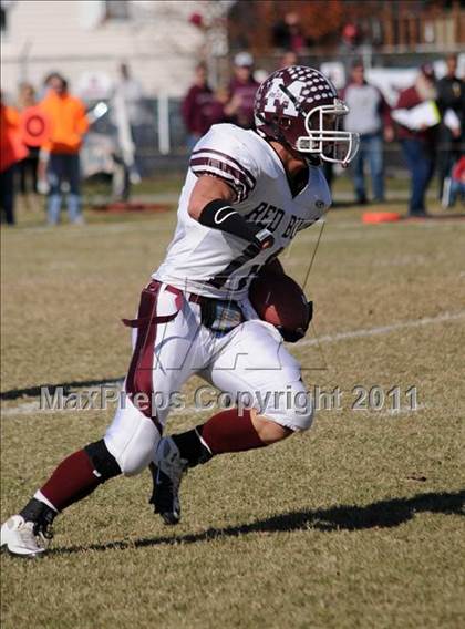 Thumbnail 1 in Benton vs. Red Bud (IHSA Class 3A First Round Playoff) photogallery.