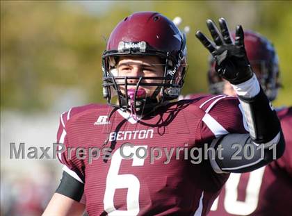 Thumbnail 2 in Benton vs. Red Bud (IHSA Class 3A First Round Playoff) photogallery.