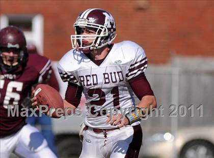 Thumbnail 3 in Benton vs. Red Bud (IHSA Class 3A First Round Playoff) photogallery.