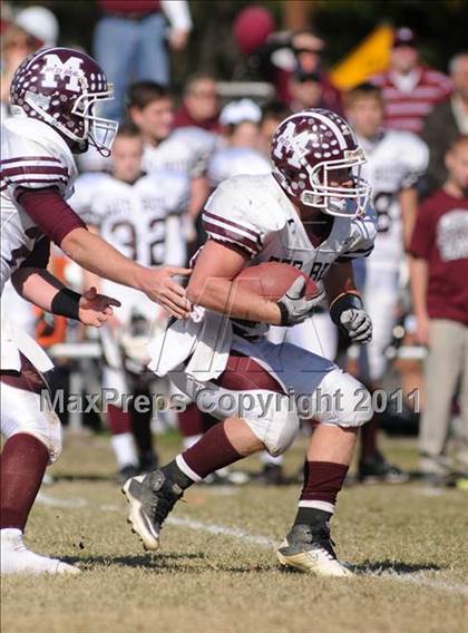 Thumbnail 1 in Benton vs. Red Bud (IHSA Class 3A First Round Playoff) photogallery.