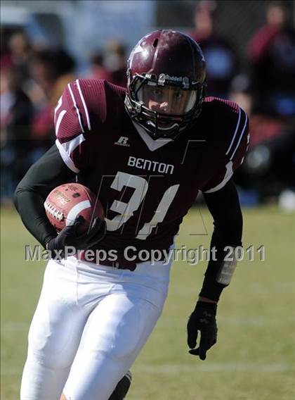 Thumbnail 3 in Benton vs. Red Bud (IHSA Class 3A First Round Playoff) photogallery.