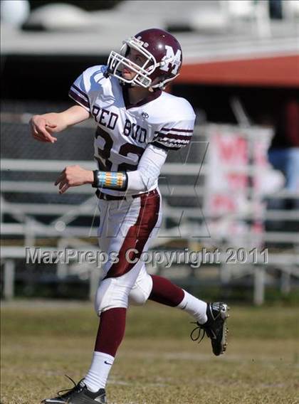 Thumbnail 1 in Benton vs. Red Bud (IHSA Class 3A First Round Playoff) photogallery.