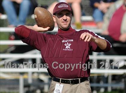 Thumbnail 2 in Benton vs. Red Bud (IHSA Class 3A First Round Playoff) photogallery.