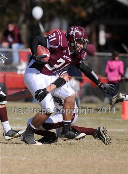 Thumbnail 3 in Benton vs. Red Bud (IHSA Class 3A First Round Playoff) photogallery.