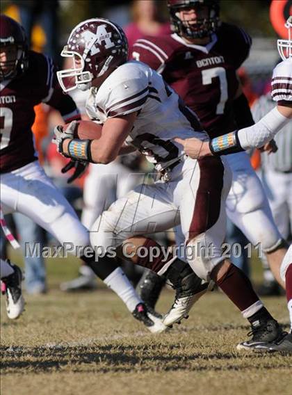Thumbnail 1 in Benton vs. Red Bud (IHSA Class 3A First Round Playoff) photogallery.