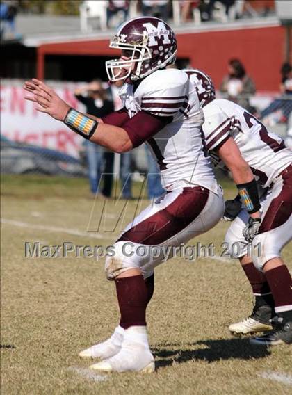 Thumbnail 2 in Benton vs. Red Bud (IHSA Class 3A First Round Playoff) photogallery.