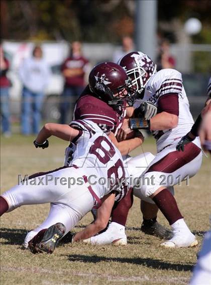 Thumbnail 2 in Benton vs. Red Bud (IHSA Class 3A First Round Playoff) photogallery.