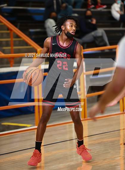 Thumbnail 2 in Beverly Hills vs Santa Clarita Christian (The Beverly Hills Basketball Tournament) photogallery.